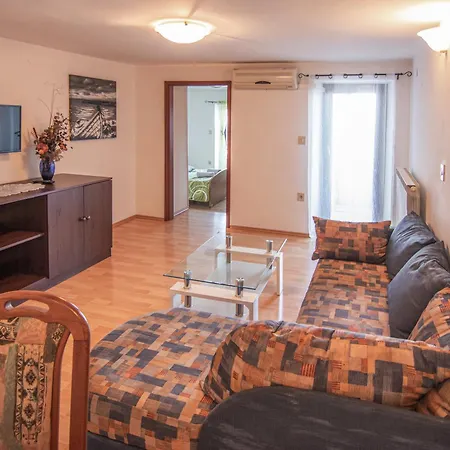Grzin Apartment *